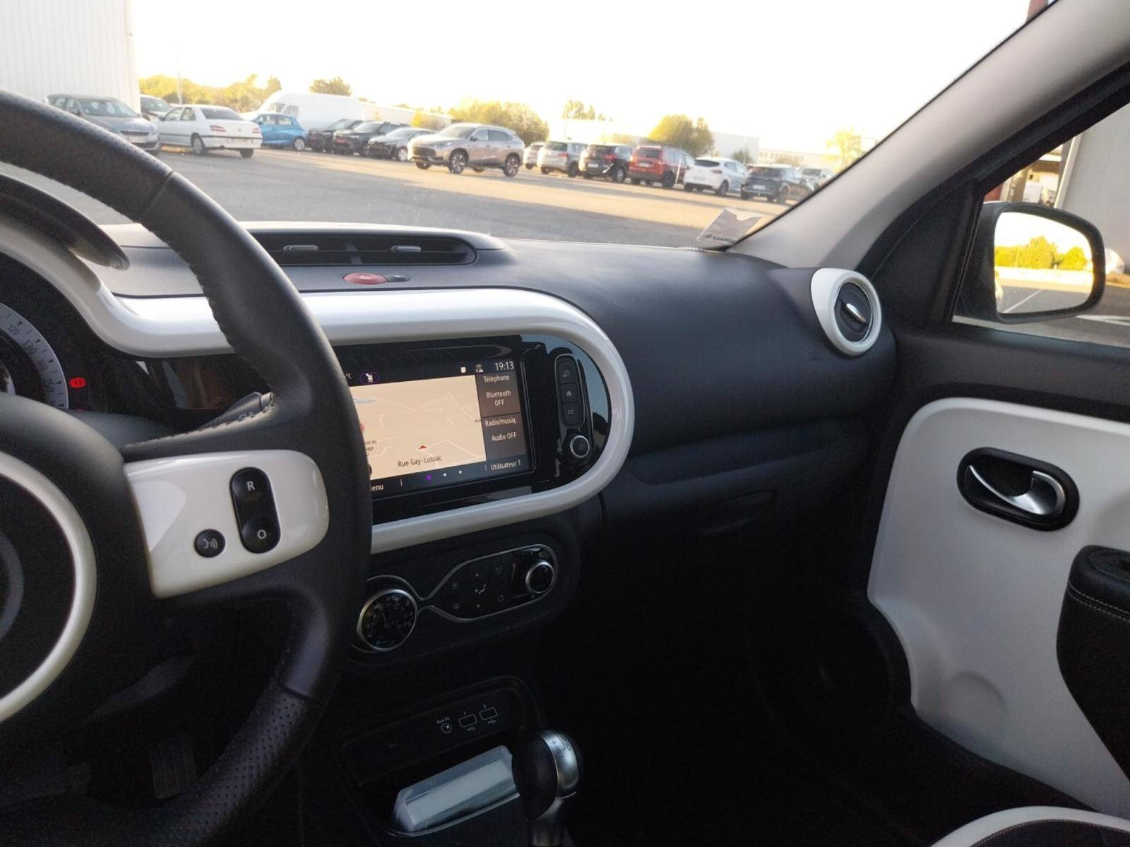 Vente en ligne Renault Twingo Electrique Twingo III E-Tech au prix de 13 990 €