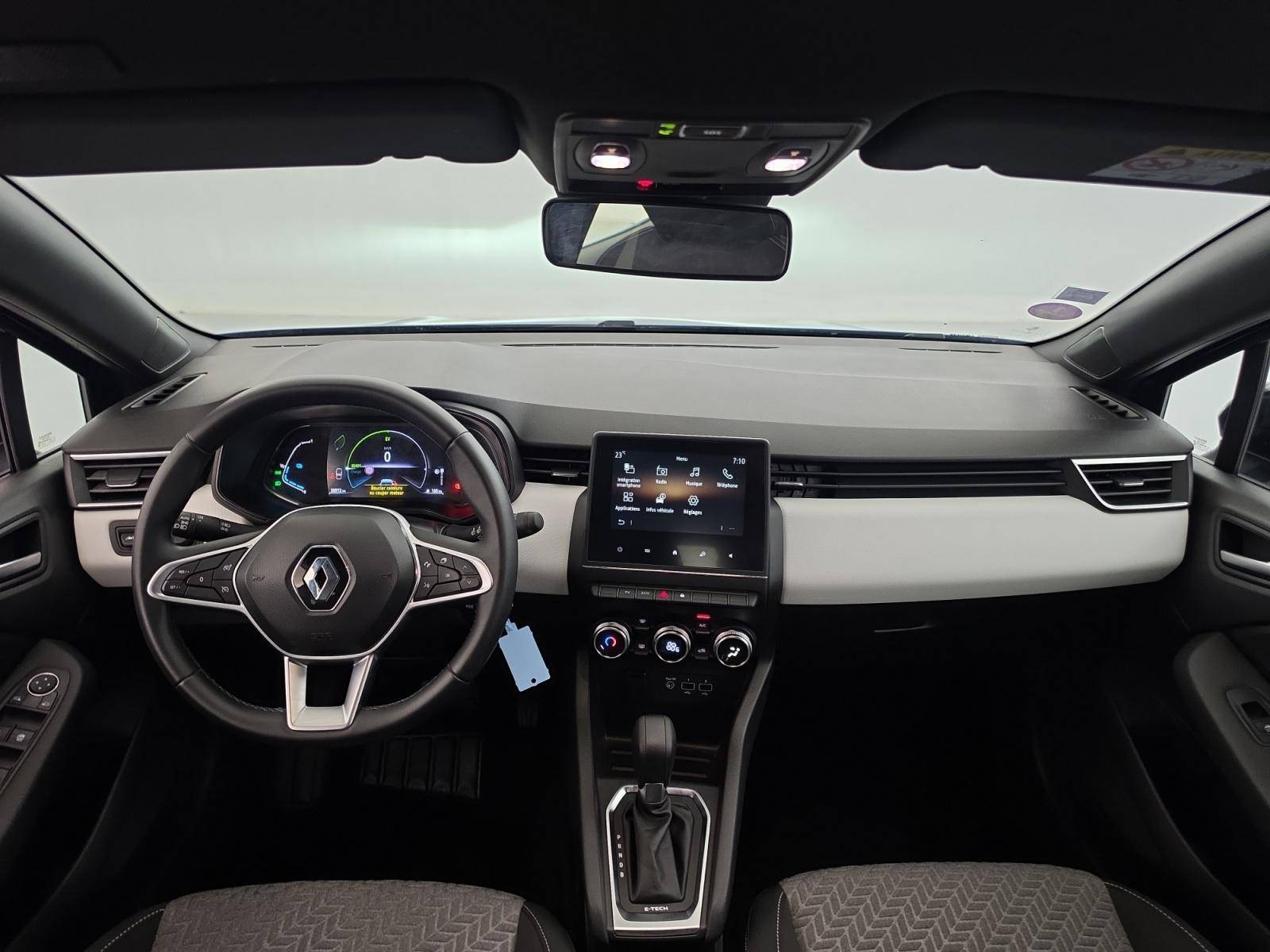Vente en ligne Renault Clio 5 Clio E-Tech 140 - 21N au prix de 15 490 €