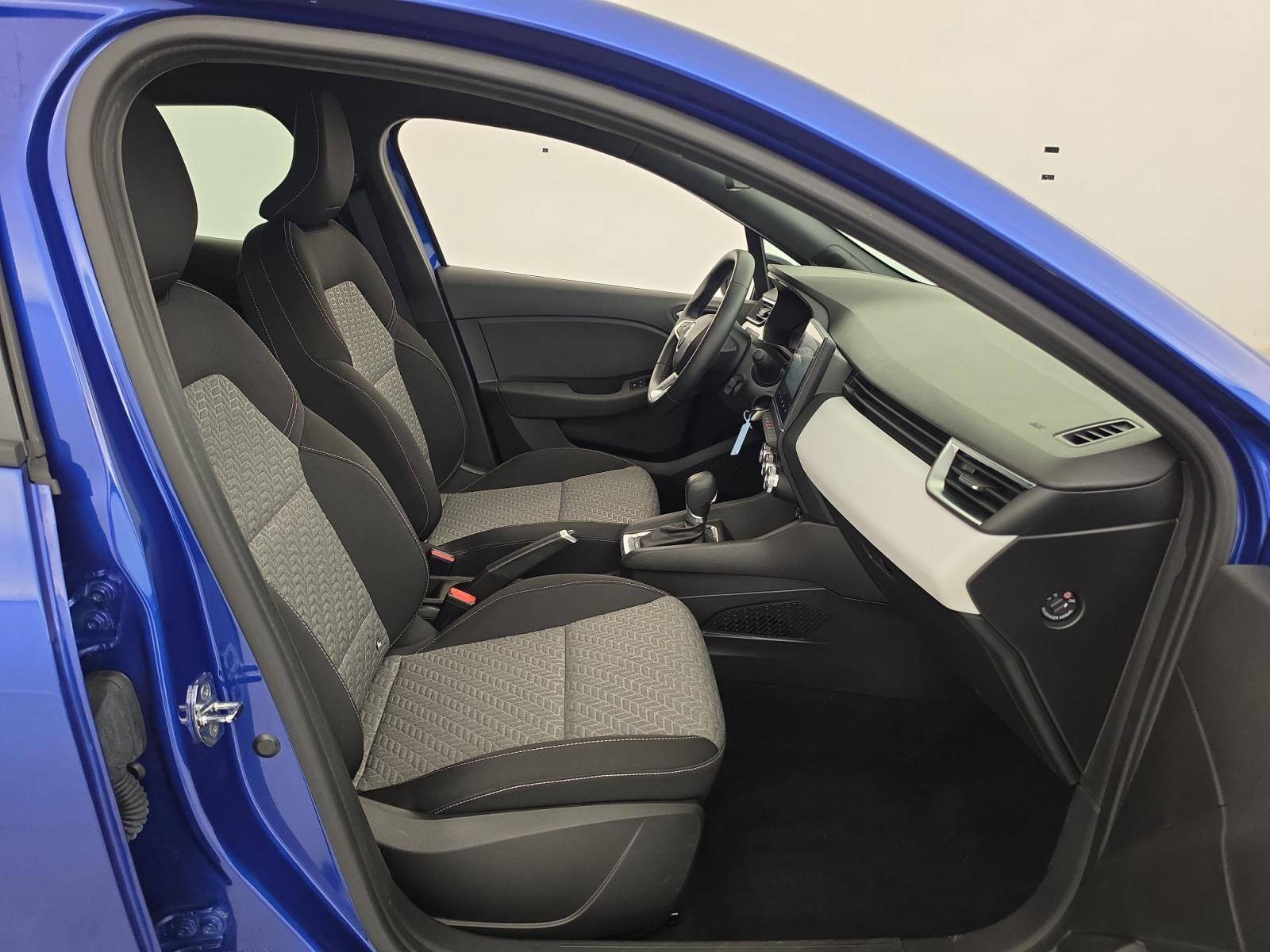 Vente en ligne Renault Clio 5 Clio E-Tech 140 - 21N au prix de 15 490 €