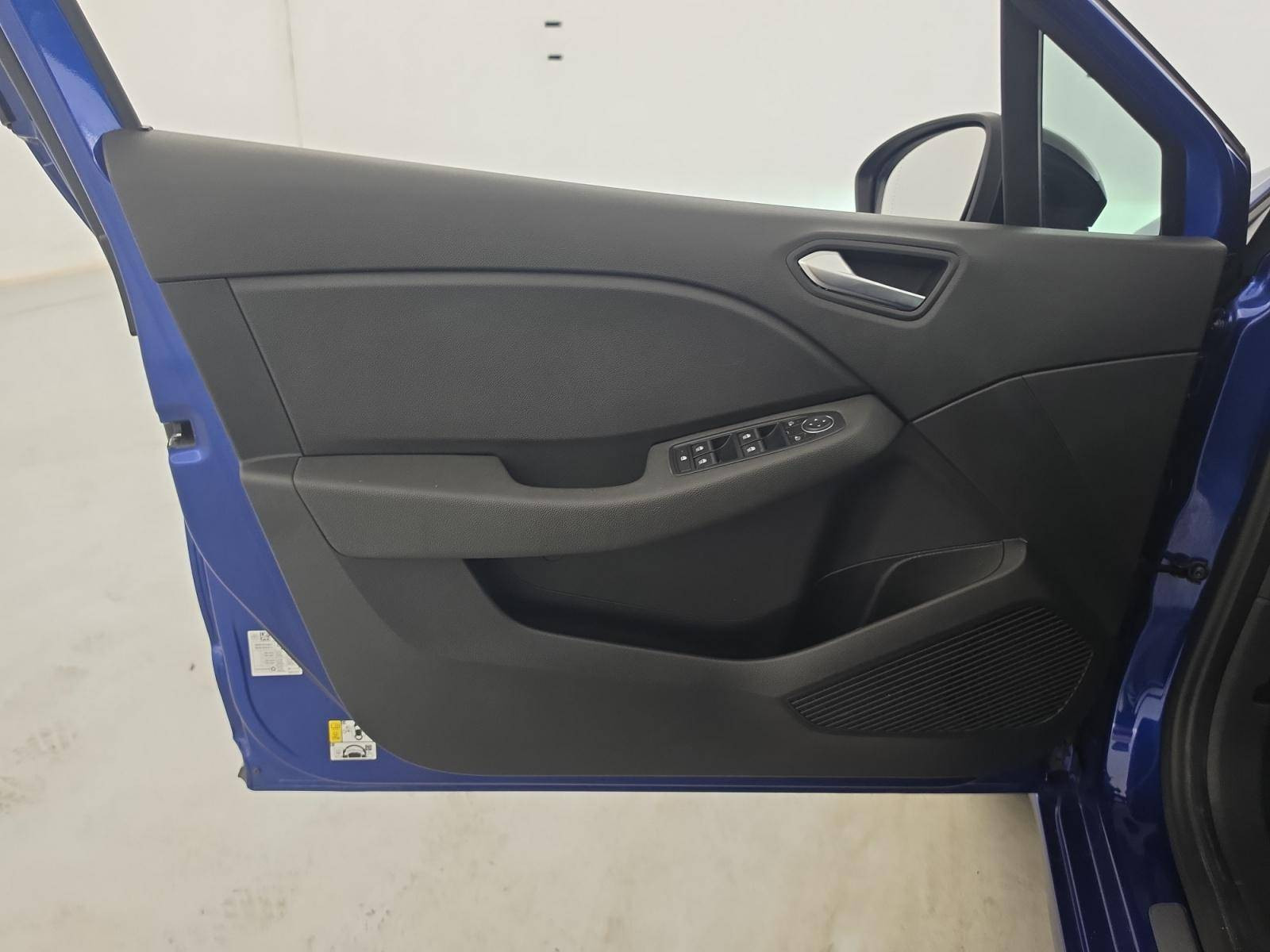 Vente en ligne Renault Clio 5 Clio E-Tech 140 - 21N au prix de 15 490 €
