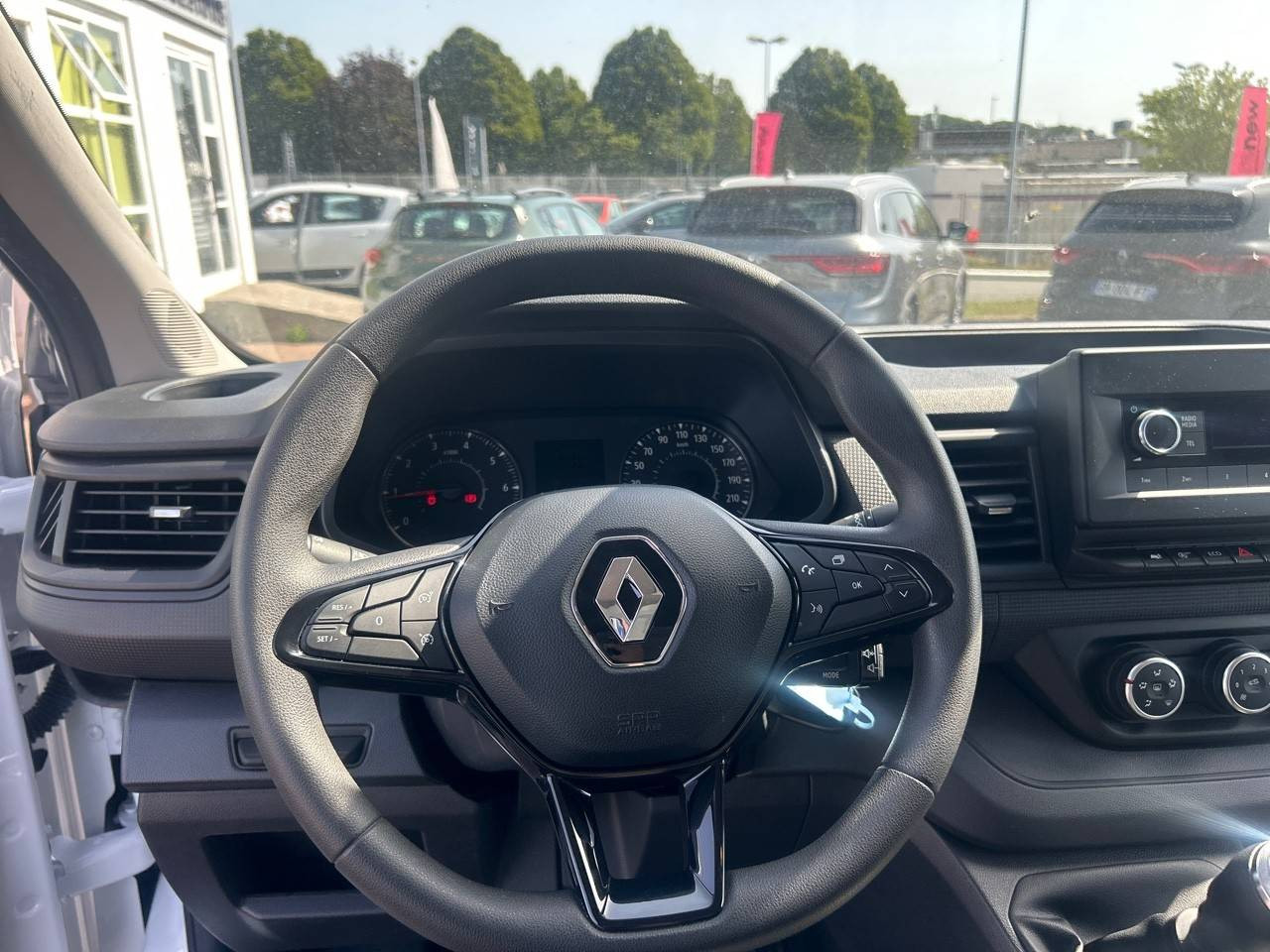 Vente en ligne Renault Trafic 3 Fourgon TRAFIC FGN L2H1 3000 KG BLUE DCI 130 au prix de 21 490 €