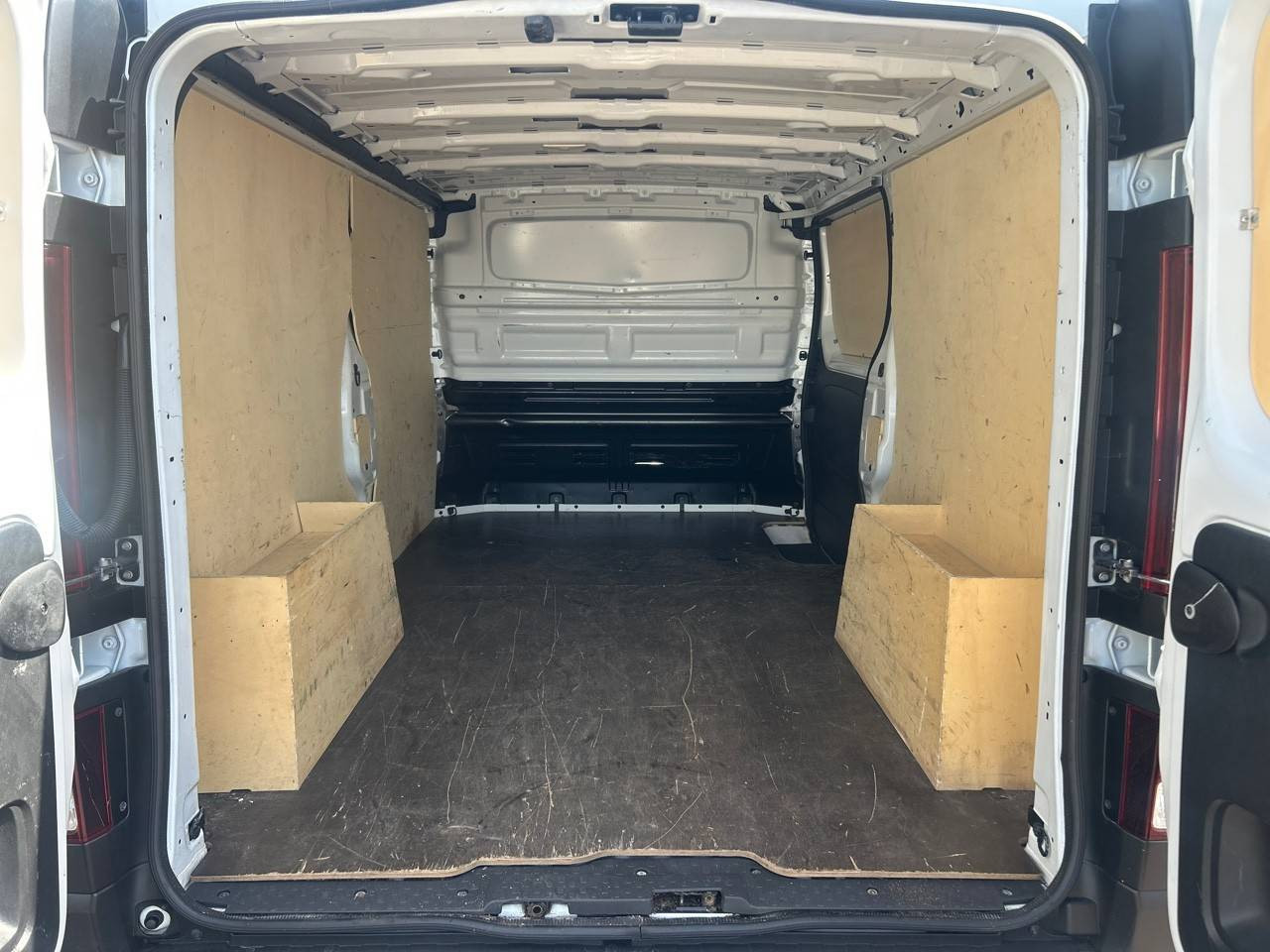 Vente en ligne Renault Trafic 3 Fourgon TRAFIC FGN L2H1 3000 KG BLUE DCI 130 au prix de 21 490 €