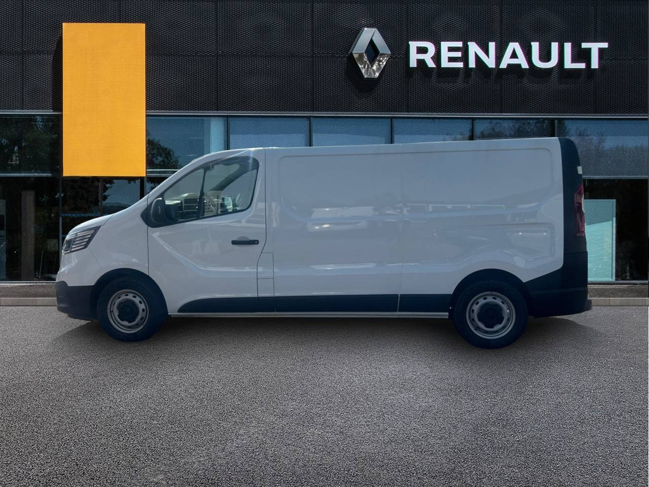 Vente en ligne Renault Trafic 3 Fourgon TRAFIC FGN L2H1 3000 KG BLUE DCI 130 au prix de 21 490 €