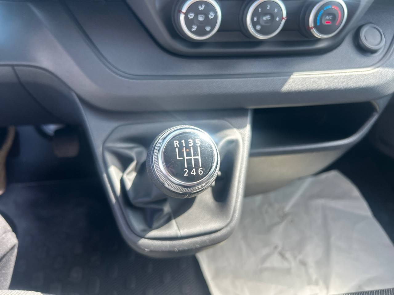 Vente en ligne Renault Trafic 3 Fourgon TRAFIC FGN L2H1 3000 KG BLUE DCI 130 au prix de 21 490 €