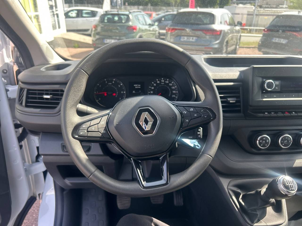 Vente en ligne Renault Trafic 3 Fourgon TRAFIC FGN L2H1 3000 KG BLUE DCI 130 au prix de 21 490 €