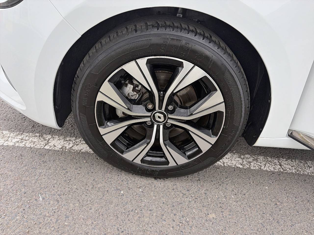 Vente en ligne Renault Clio 5 Clio E-Tech 140 - 21N au prix de 14 490 €