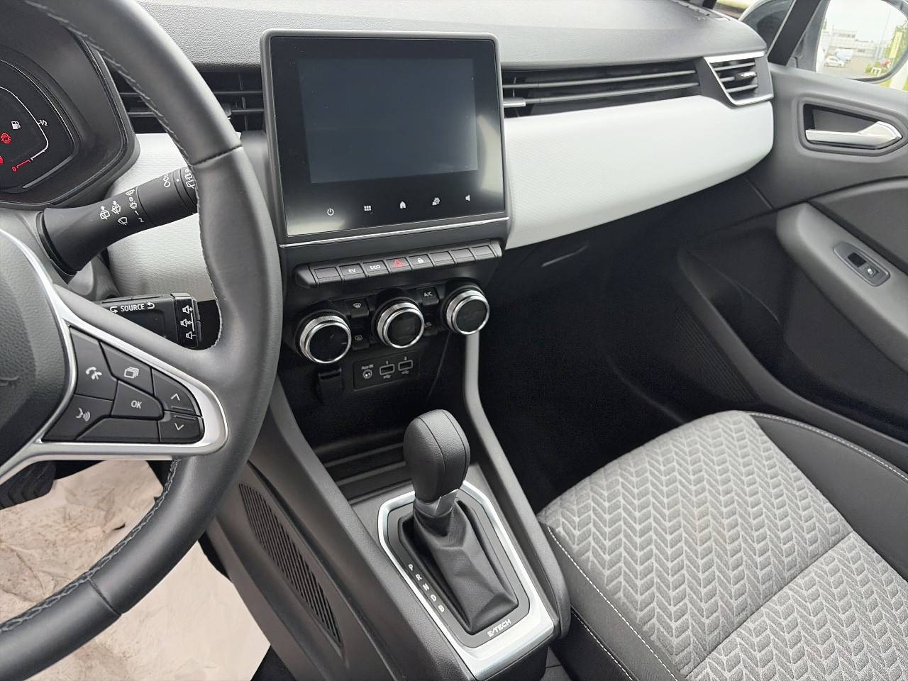 Vente en ligne Renault Clio 5 Clio E-Tech 140 - 21N au prix de 14 490 €