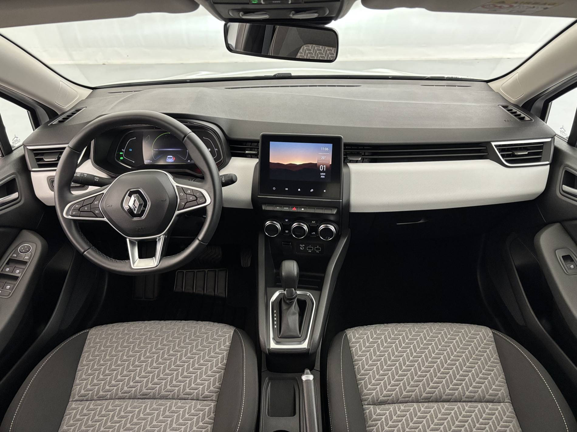 Vente en ligne Renault Clio 5 Clio E-Tech full hybrid 145 au prix de 15 990 €