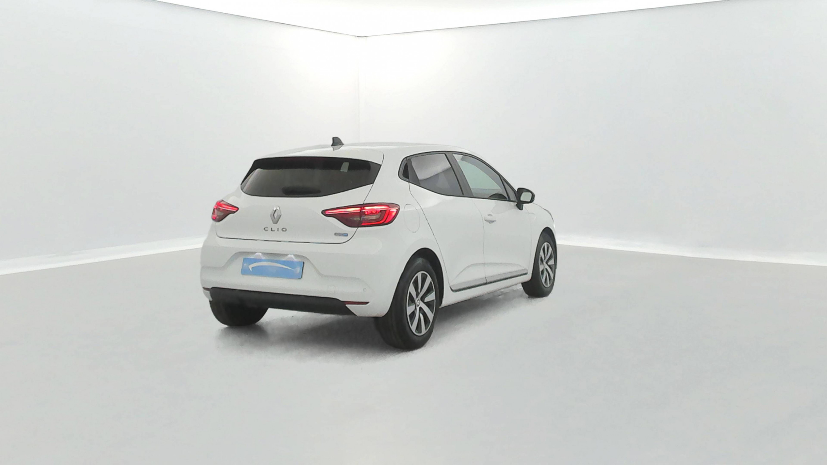 Vente en ligne Renault Clio 5 Clio E-Tech full hybrid 145 au prix de 15 990 €