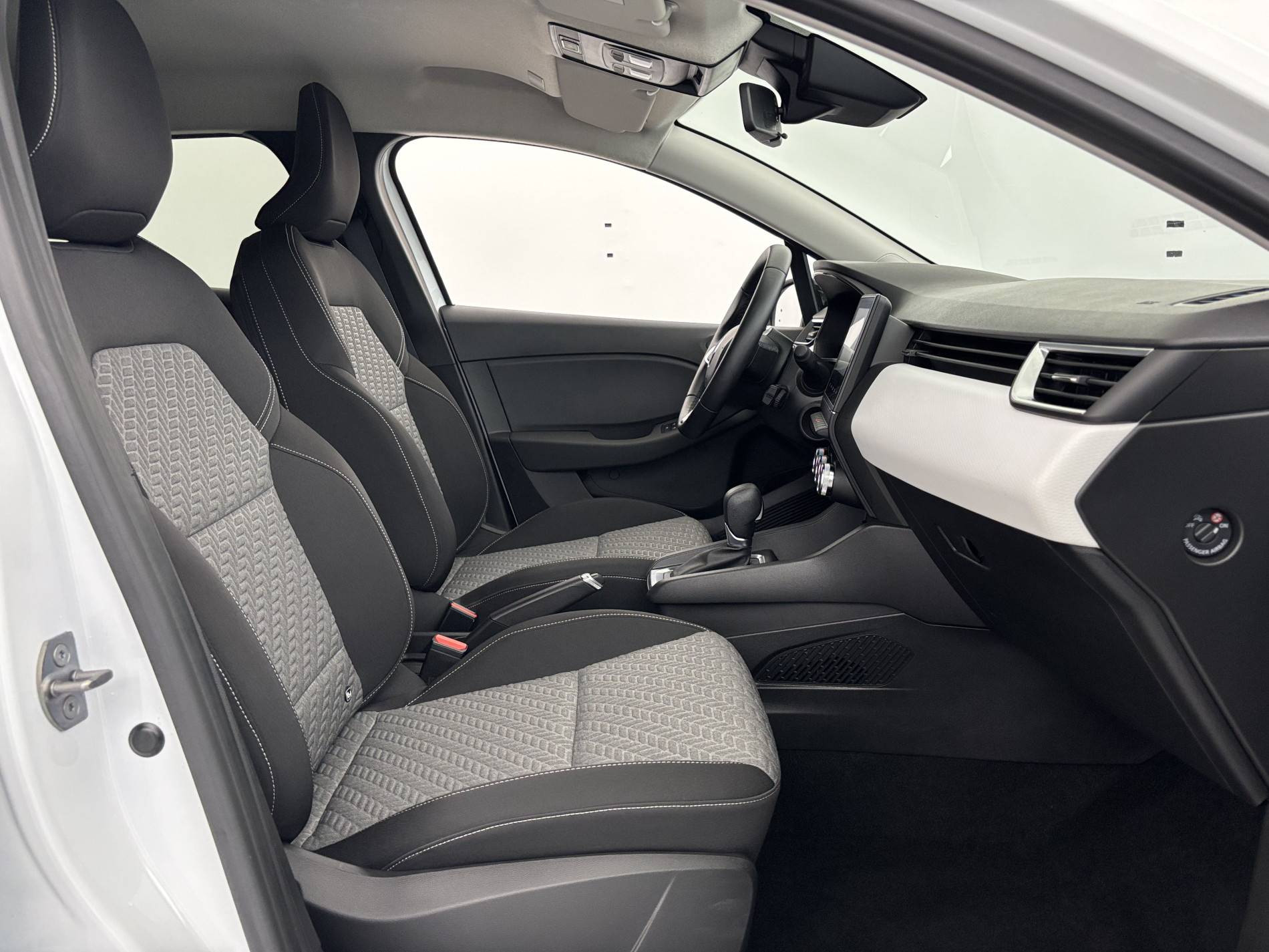 Vente en ligne Renault Clio 5 Clio E-Tech full hybrid 145 au prix de 15 990 €