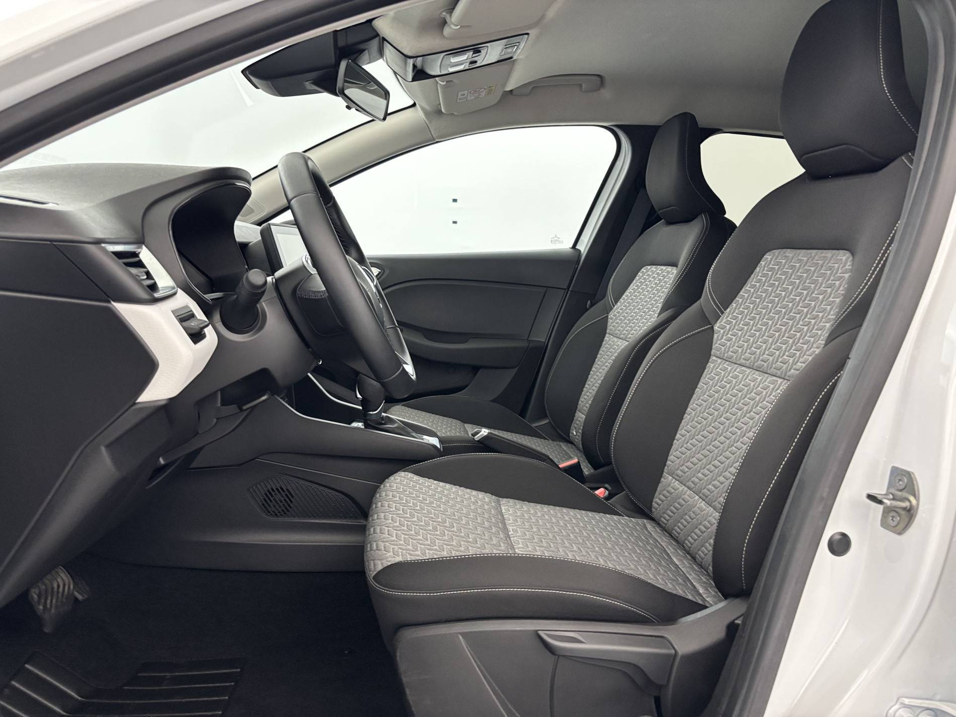 Vente en ligne Renault Clio 5 Clio E-Tech full hybrid 145 au prix de 15 990 €