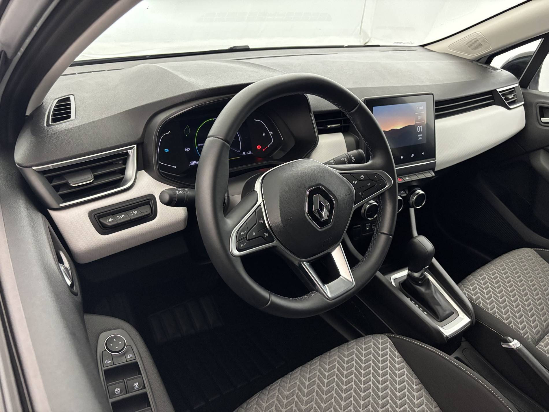 Vente en ligne Renault Clio 5 Clio E-Tech full hybrid 145 au prix de 15 990 €