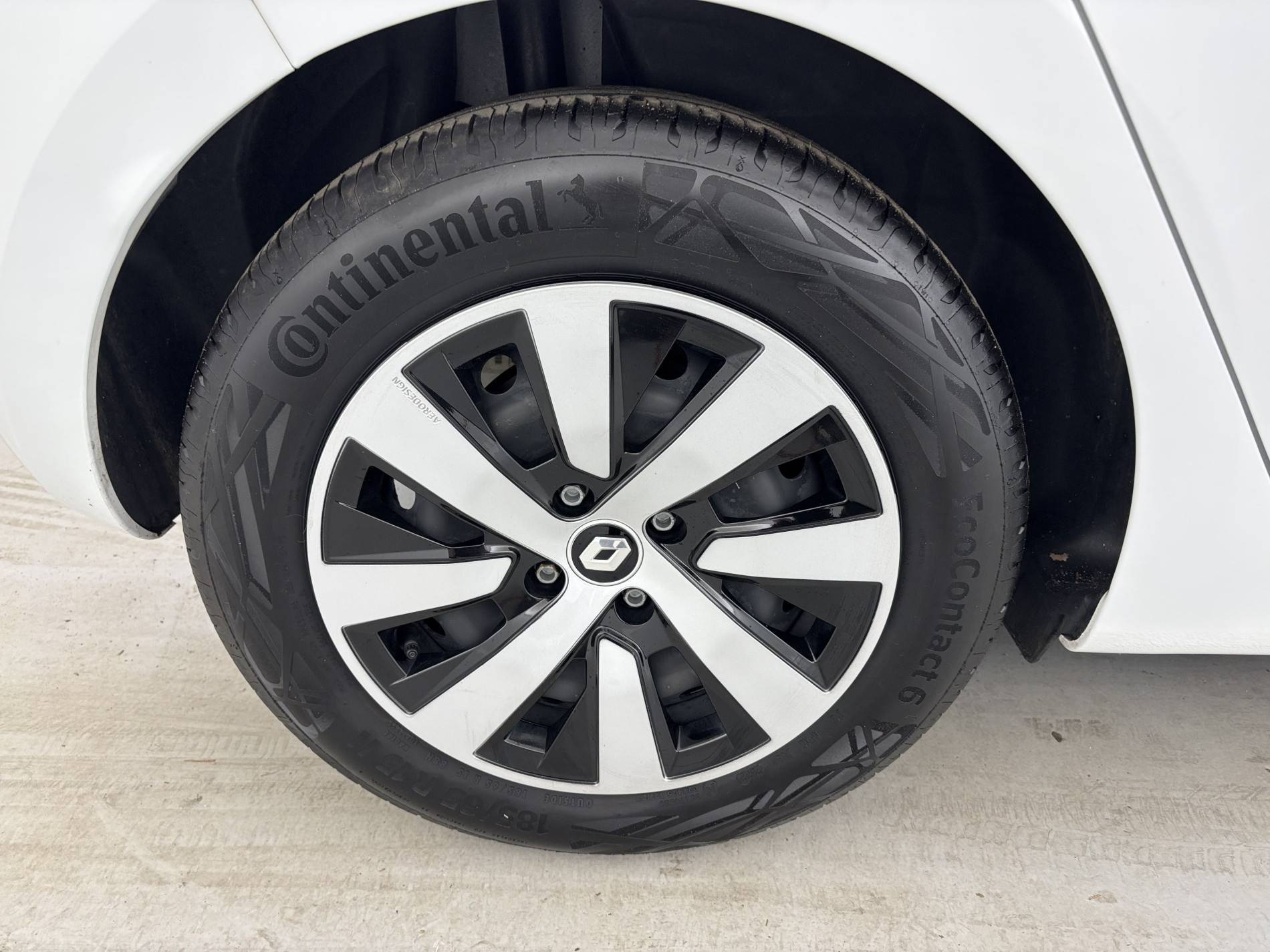 Vente en ligne Renault Clio 5 Clio E-Tech full hybrid 145 au prix de 15 990 €