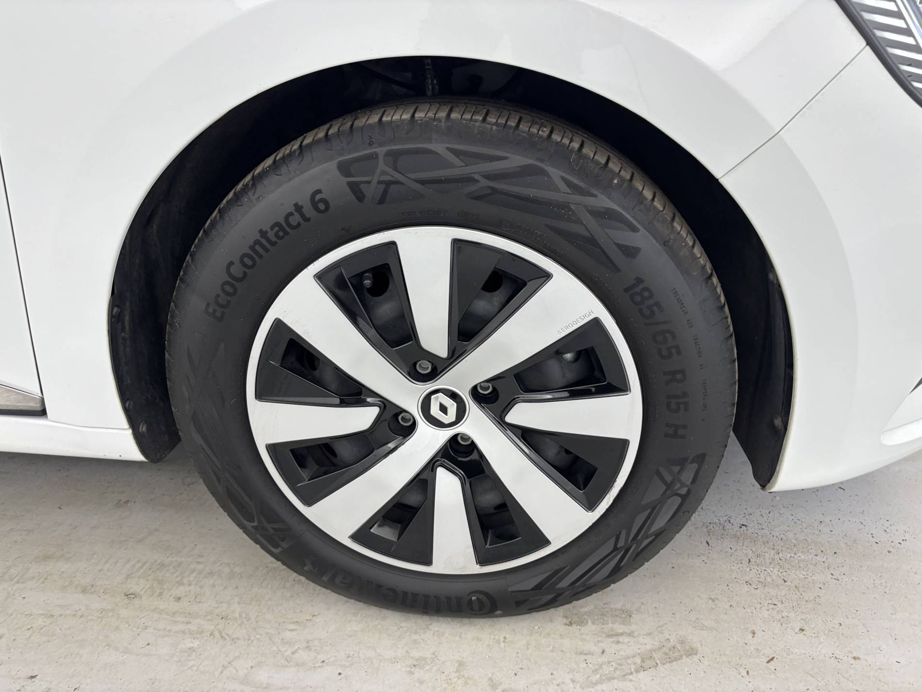 Vente en ligne Renault Clio 5 Clio E-Tech full hybrid 145 au prix de 15 990 €