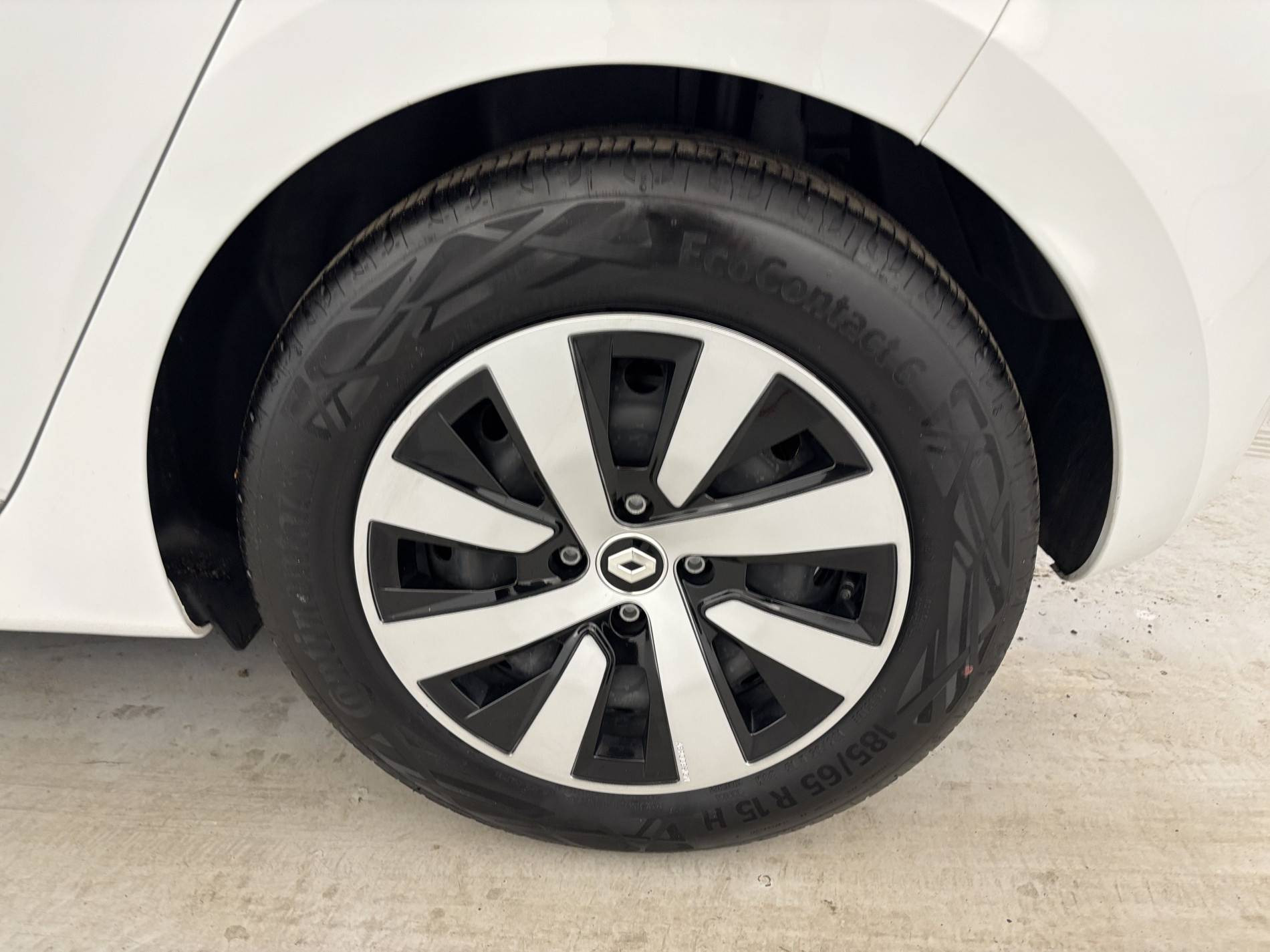 Vente en ligne Renault Clio 5 Clio E-Tech full hybrid 145 au prix de 15 990 €