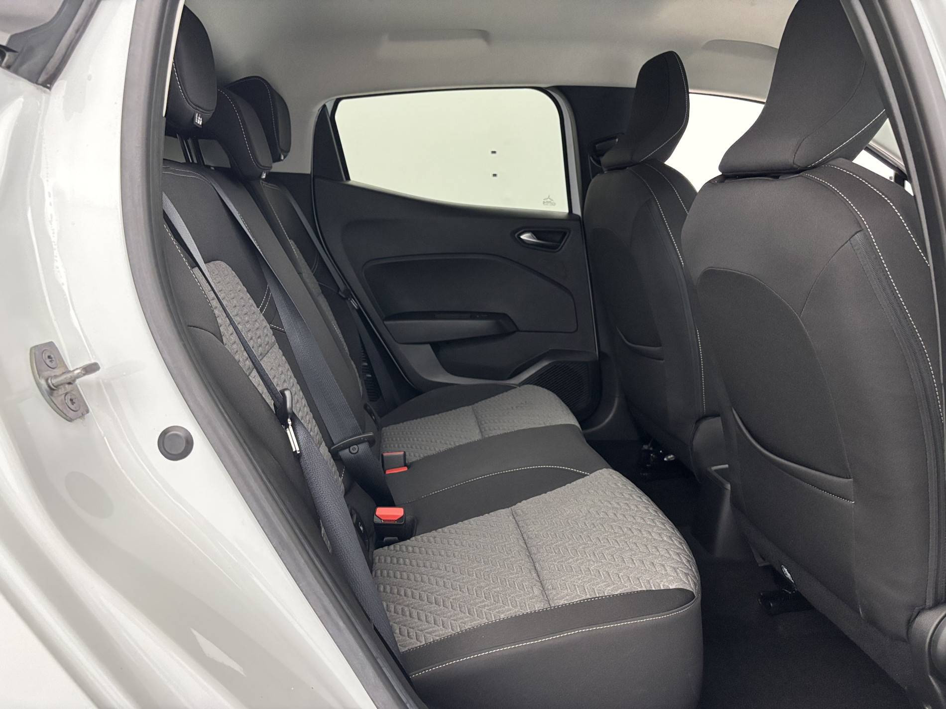 Vente en ligne Renault Clio 5 Clio E-Tech full hybrid 145 au prix de 15 990 €