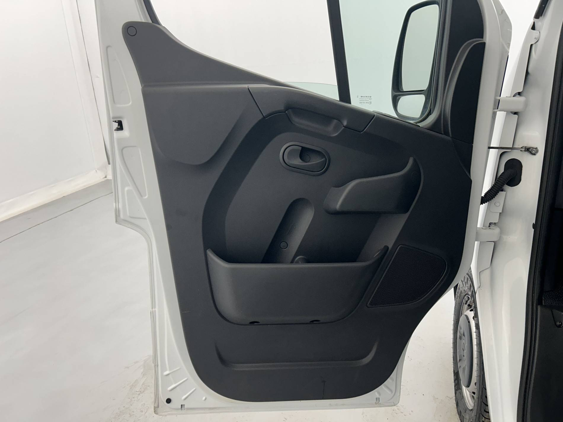 Vente en ligne Renault Master Fourgon MASTER FGN TRAC F3500 L2H2 BLUE DCI 135 au prix de 21 490 €