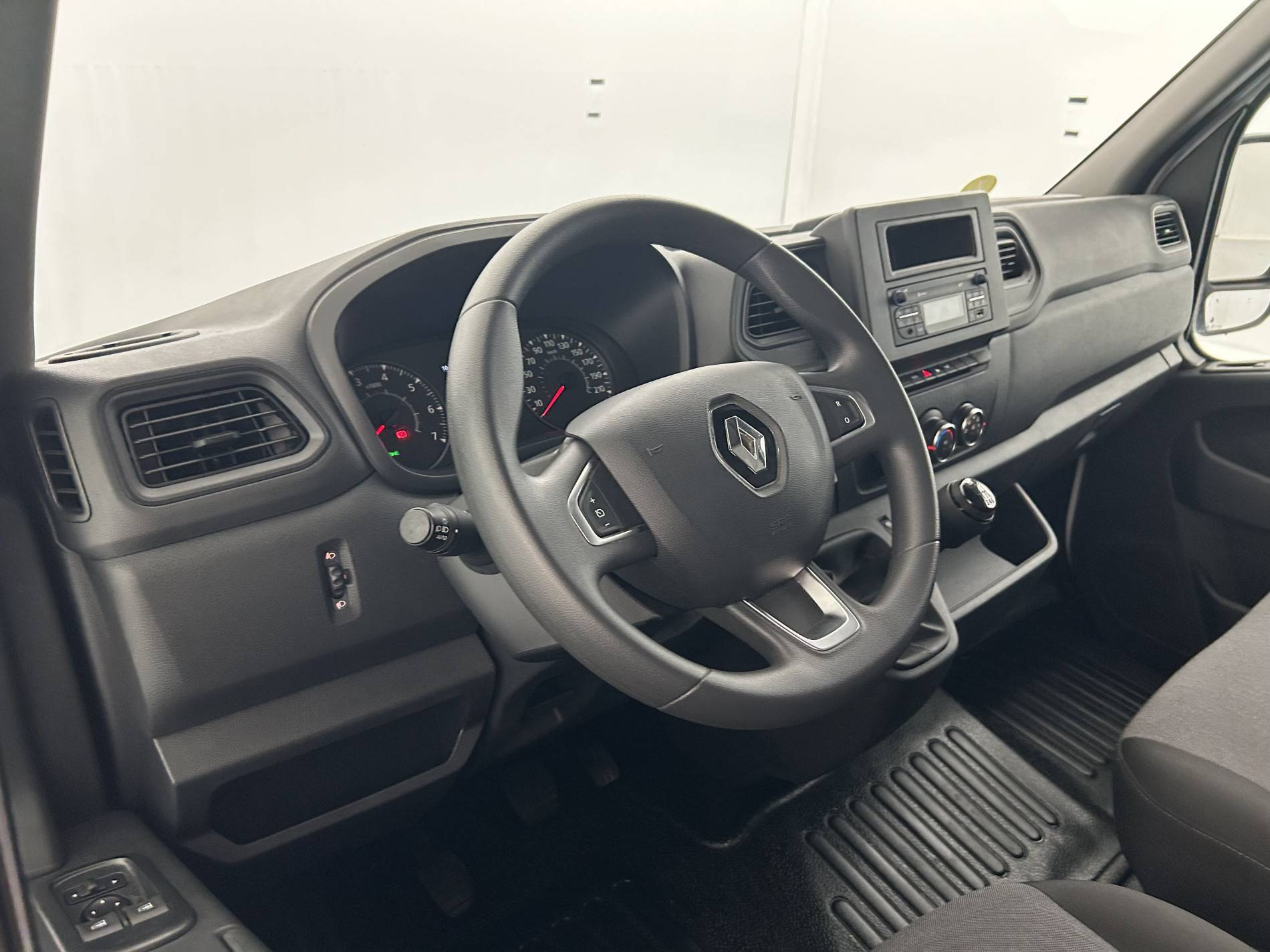 Vente en ligne Renault Master Fourgon MASTER FGN TRAC F3500 L2H2 BLUE DCI 135 au prix de 21 490 €