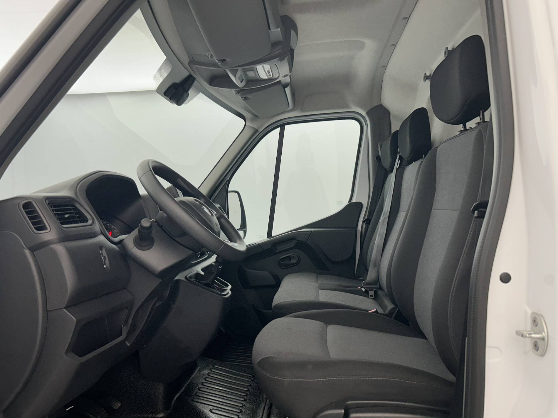 Vente en ligne Renault Master Fourgon MASTER FGN TRAC F3500 L2H2 BLUE DCI 135 au prix de 21 490 €