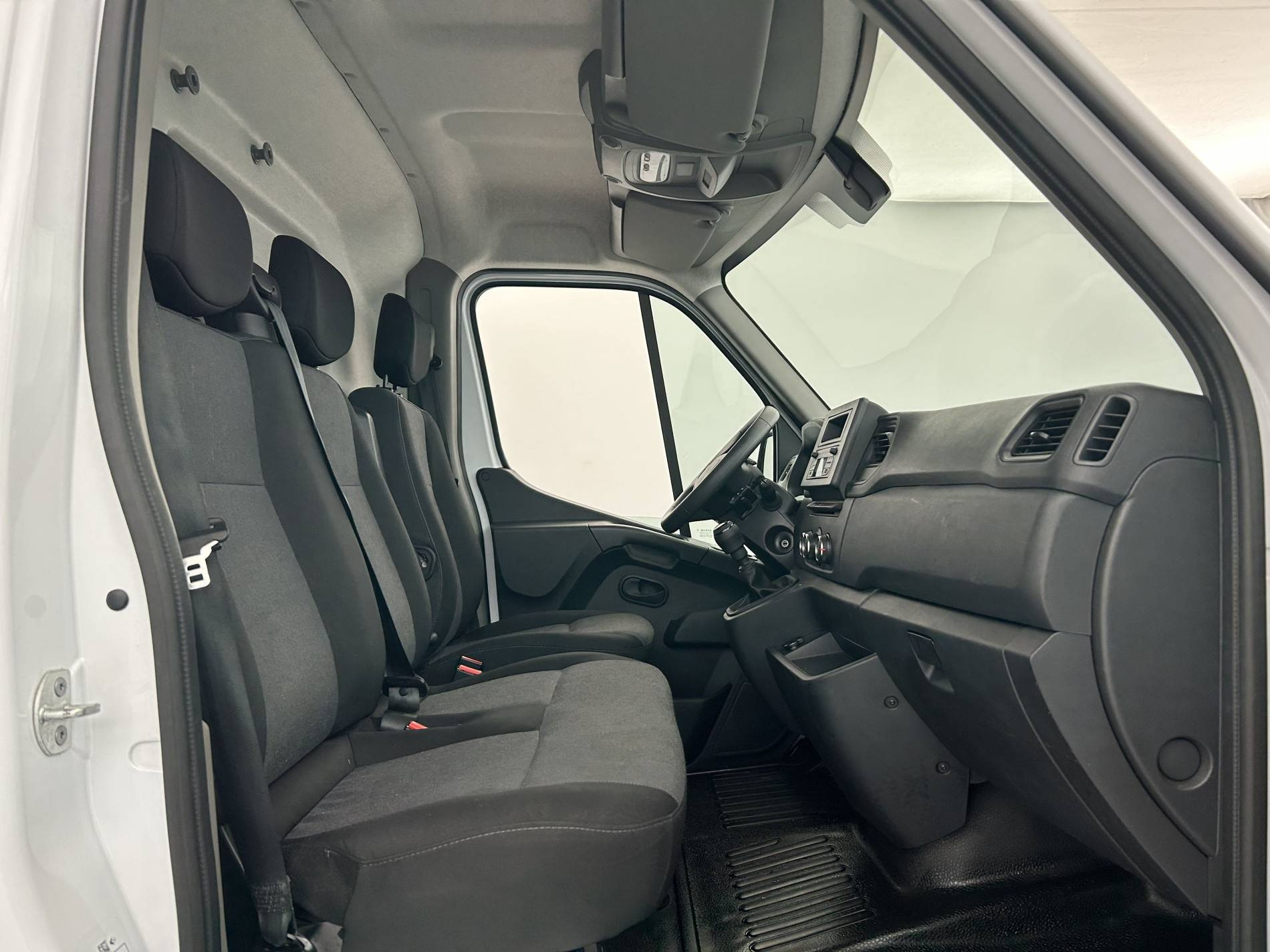 Vente en ligne Renault Master Fourgon MASTER FGN TRAC F3500 L2H2 BLUE DCI 135 au prix de 21 490 €