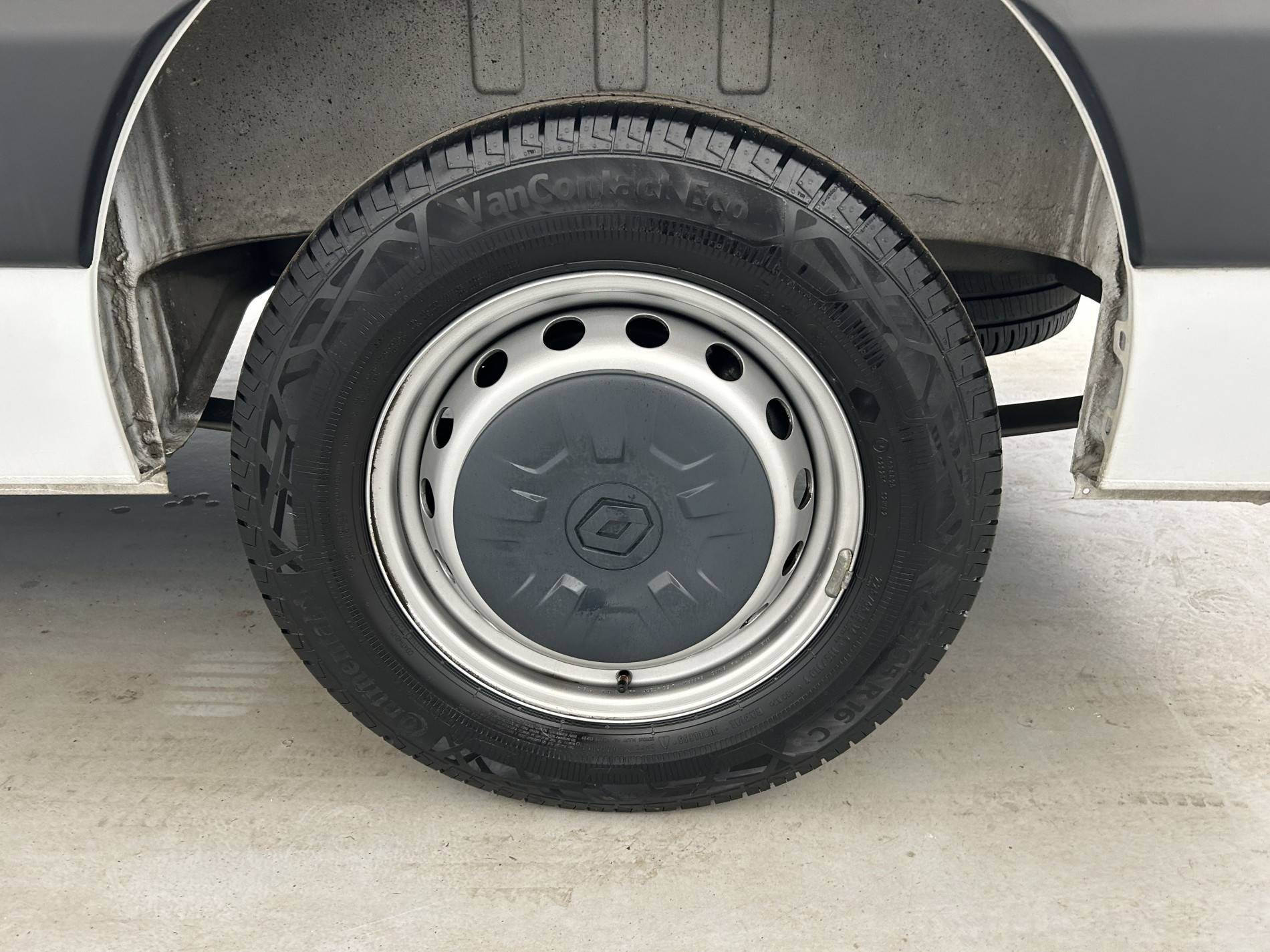 Vente en ligne Renault Master Fourgon MASTER FGN TRAC F3500 L2H2 BLUE DCI 135 au prix de 21 490 €