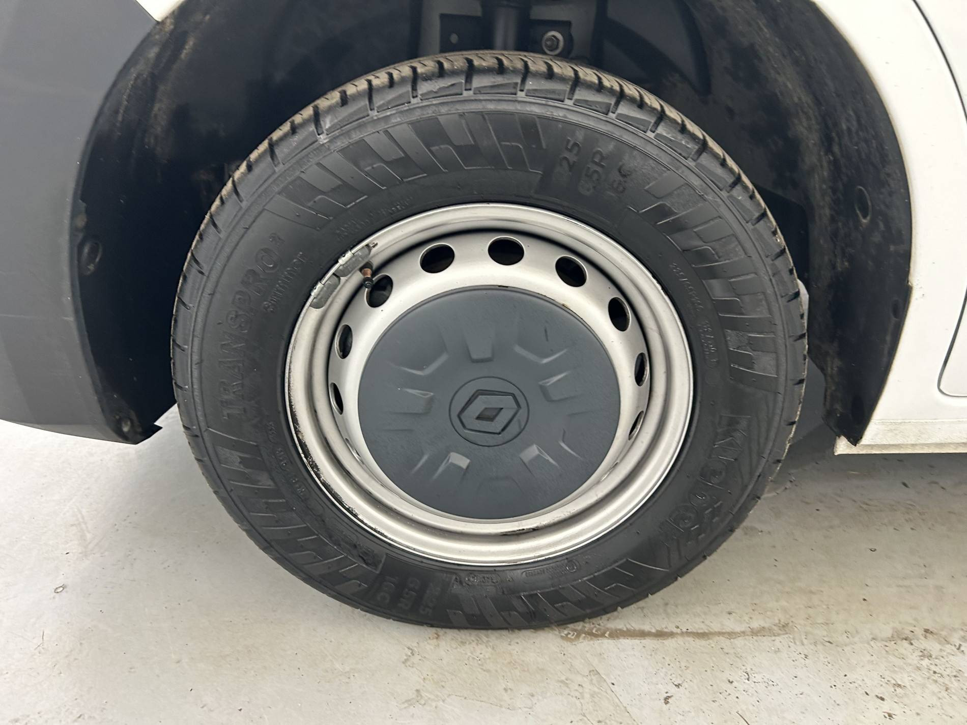 Vente en ligne Renault Master Fourgon MASTER FGN TRAC F3500 L2H2 BLUE DCI 135 au prix de 21 490 €