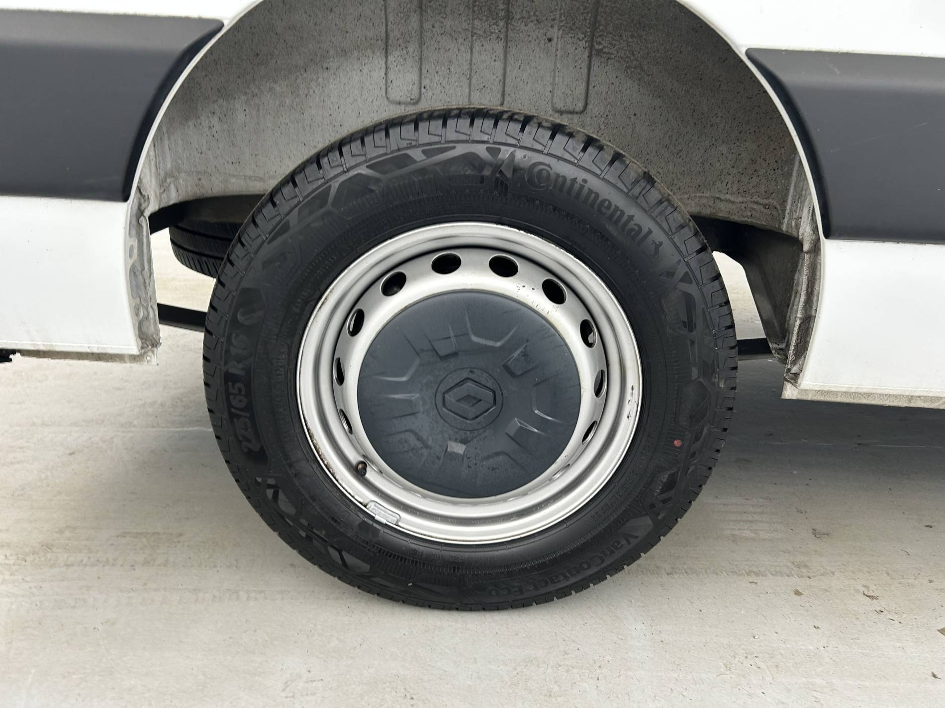 Vente en ligne Renault Master Fourgon MASTER FGN TRAC F3500 L2H2 BLUE DCI 135 au prix de 21 490 €