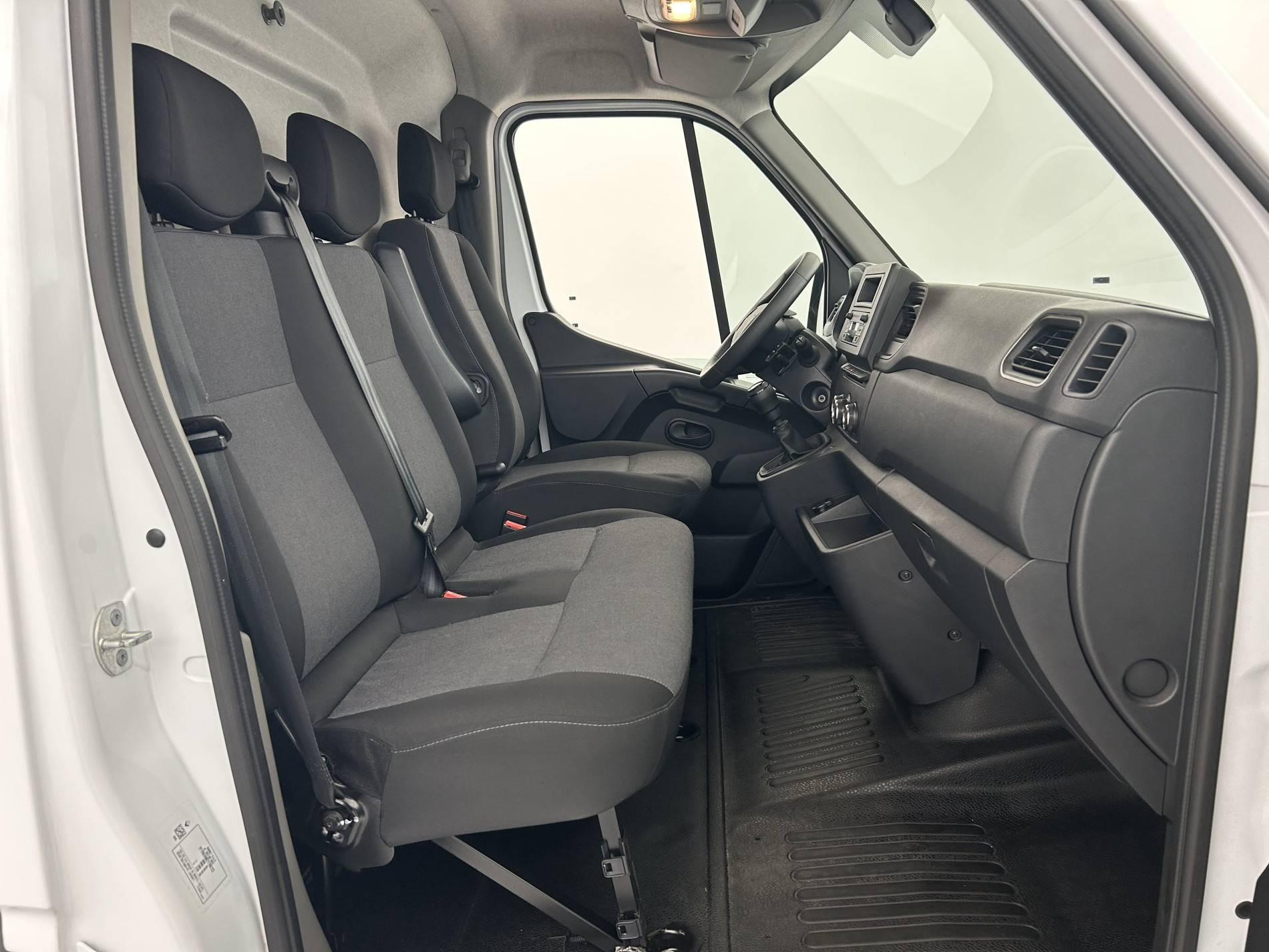 Vente en ligne Renault Master Fourgon MASTER FGN TRAC F3500 L2H2 BLUE DCI 135 au prix de 21 790 €