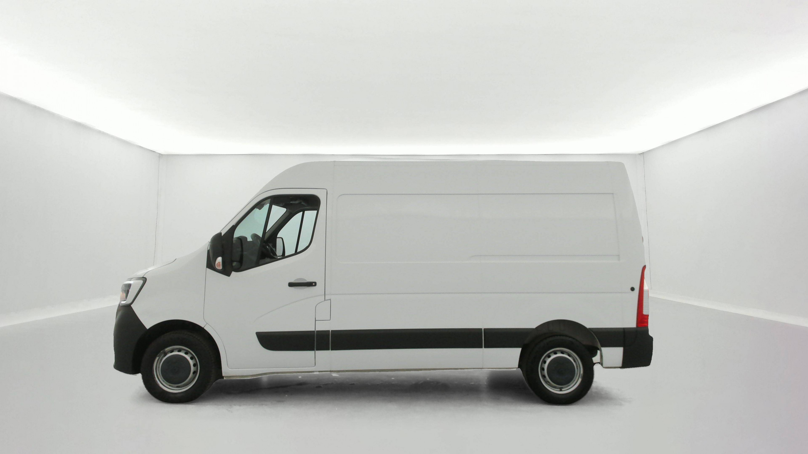 Vente en ligne Renault Master Fourgon MASTER FGN TRAC F3500 L2H2 BLUE DCI 135 au prix de 21 490 €