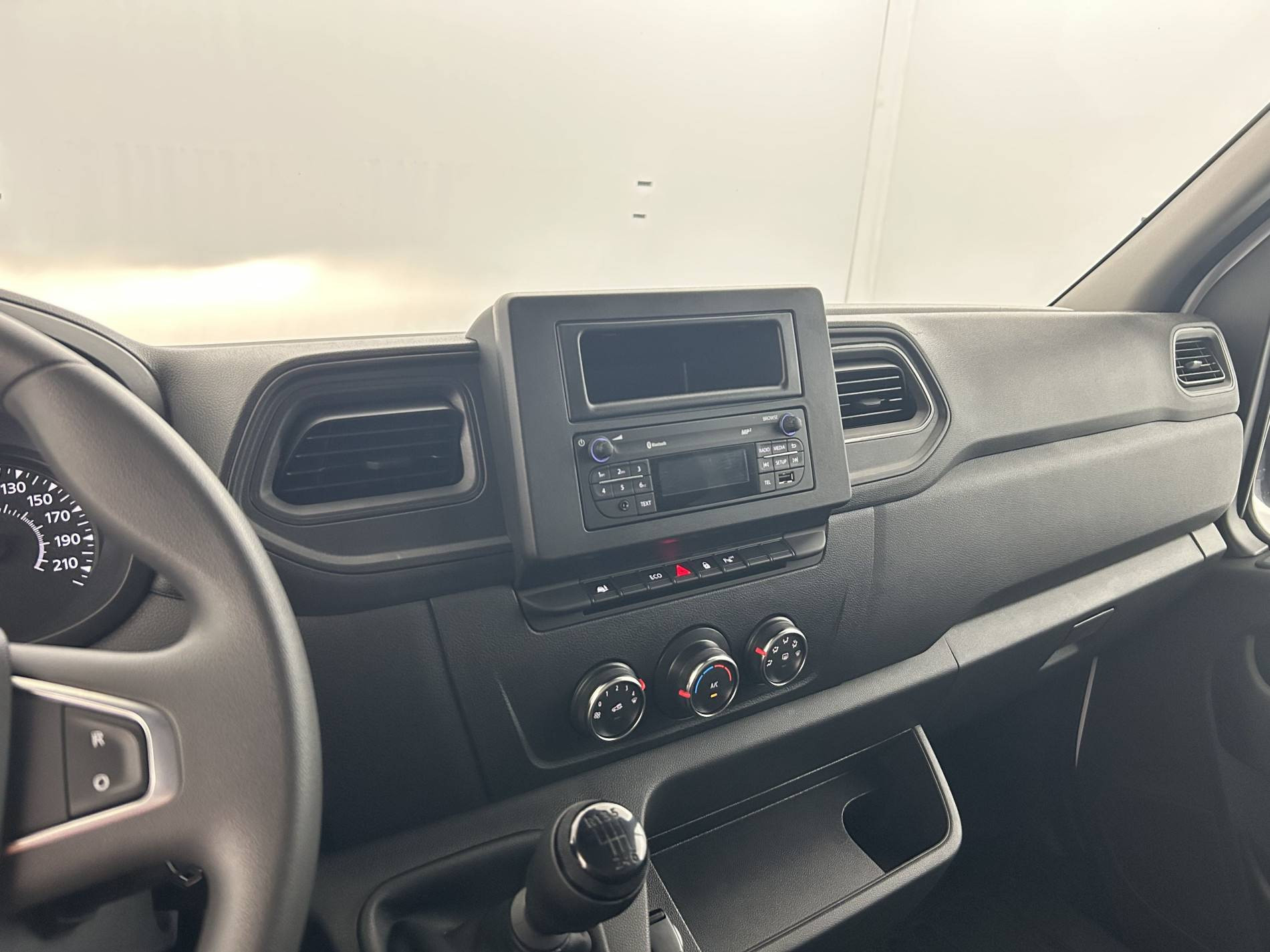 Vente en ligne Renault Master Fourgon MASTER FGN TRAC F3500 L2H2 BLUE DCI 135 au prix de 21 790 €