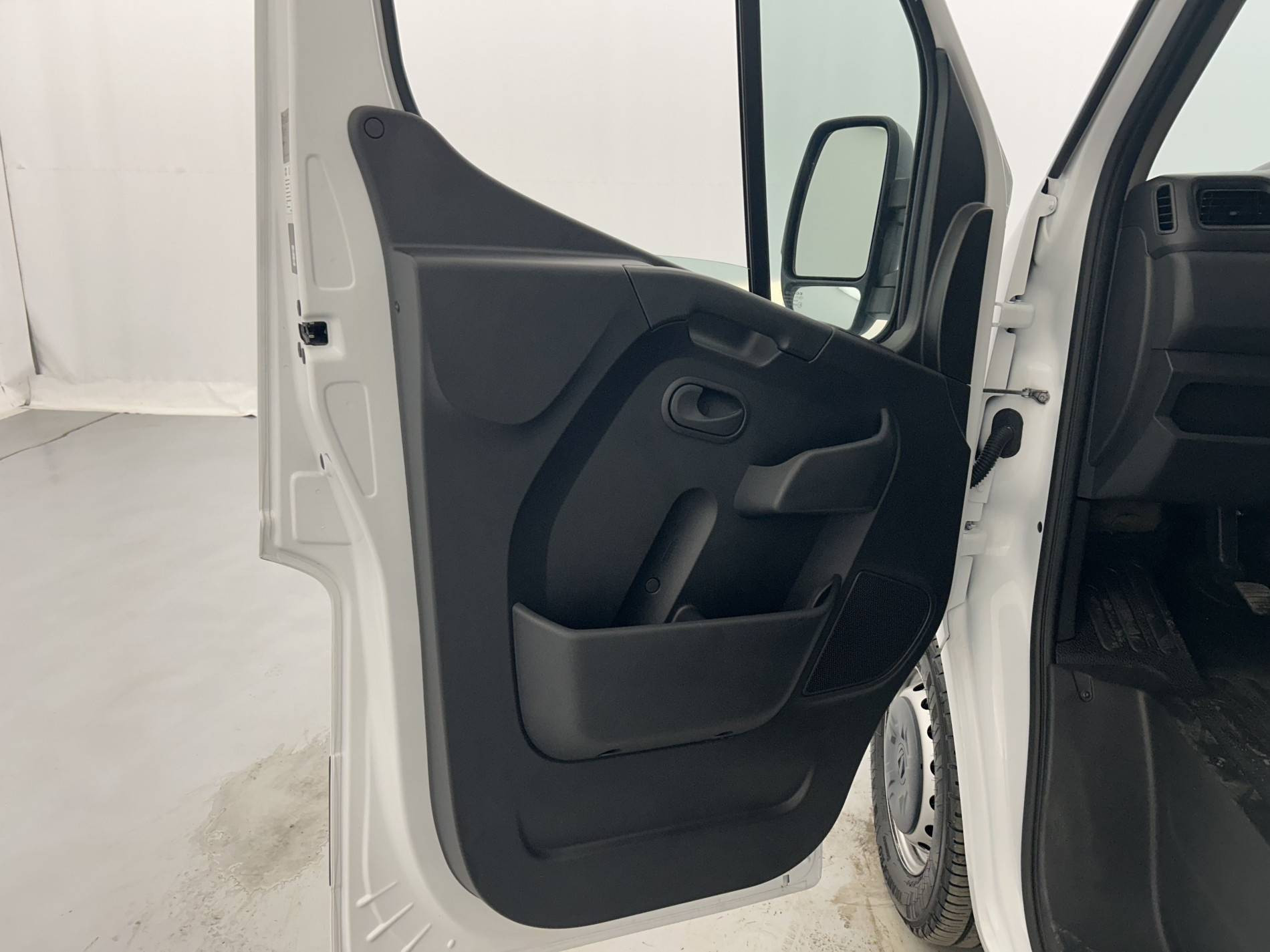 Vente en ligne Renault Master Fourgon MASTER FGN TRAC F3500 L2H2 BLUE DCI 135 au prix de 21 790 €