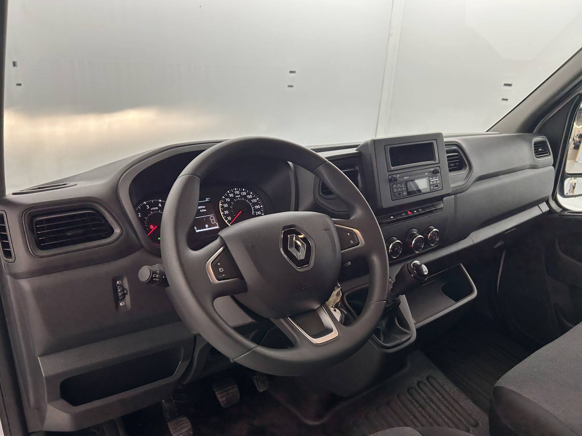 Vente en ligne Renault Master Fourgon MASTER FGN TRAC F3500 L2H2 BLUE DCI 135 au prix de 21 790 €