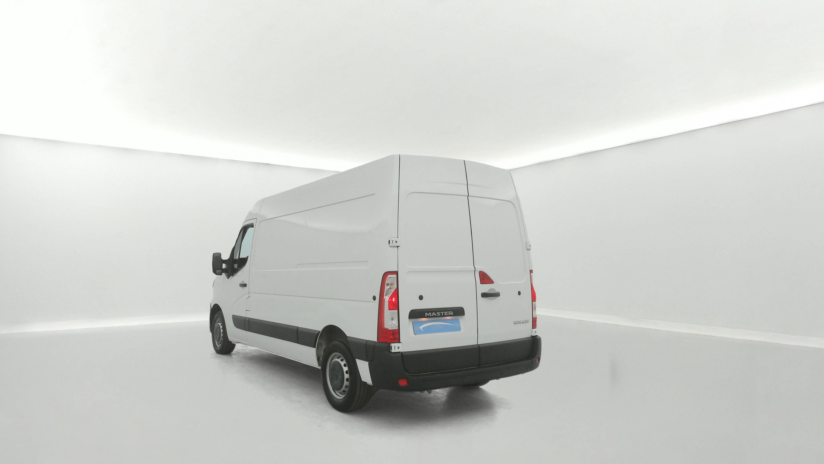 Vente en ligne Renault Master Fourgon MASTER FGN TRAC F3500 L2H2 BLUE DCI 135 au prix de 21 790 €