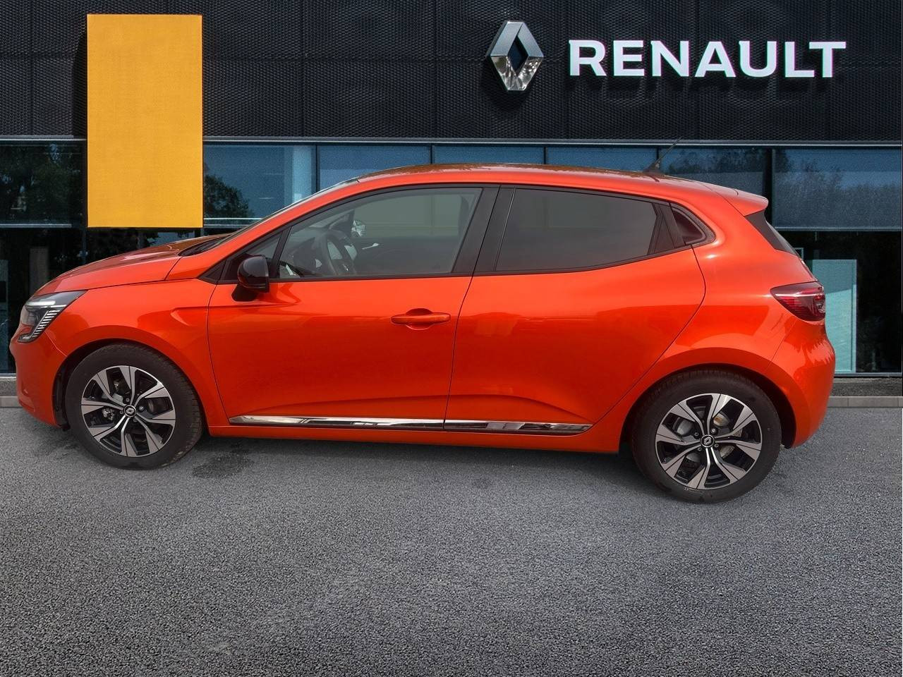 Vente en ligne Renault Clio 5 Clio E-Tech hybride 145 au prix de 17 490 €