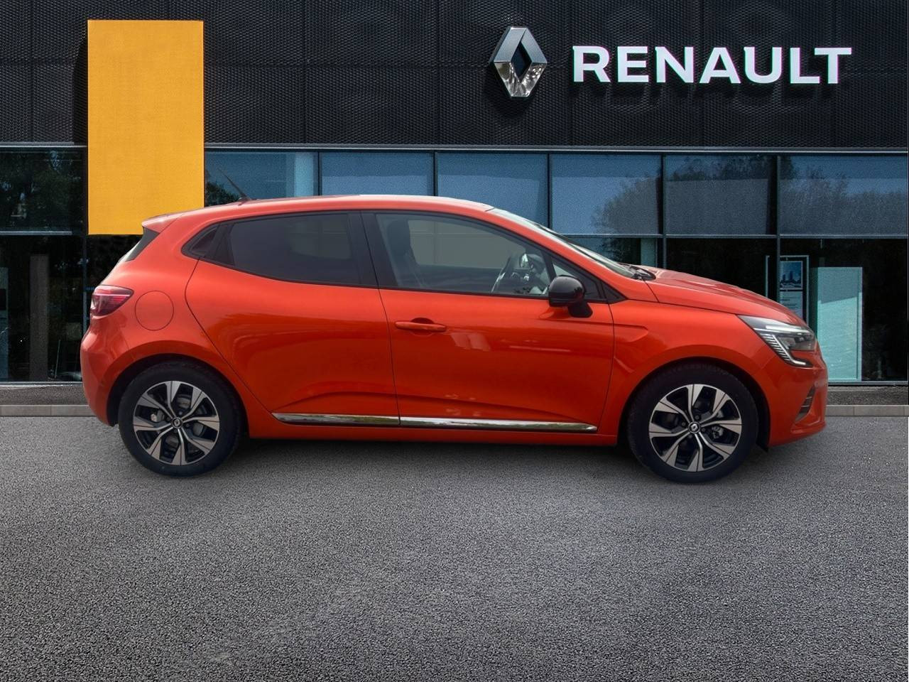 Vente en ligne Renault Clio 5 Clio E-Tech hybride 145 au prix de 17 490 €