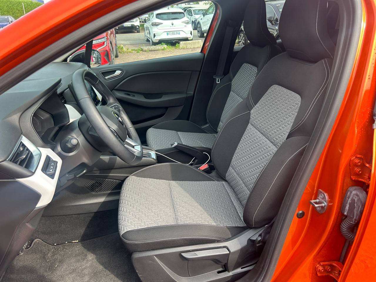 Vente en ligne Renault Clio 5 Clio E-Tech hybride 145 au prix de 17 490 €