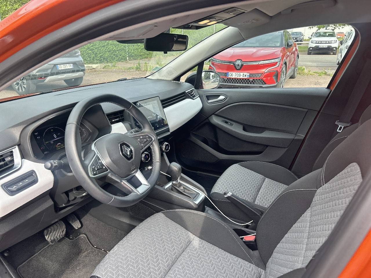 Vente en ligne Renault Clio 5 Clio E-Tech hybride 145 au prix de 17 490 €