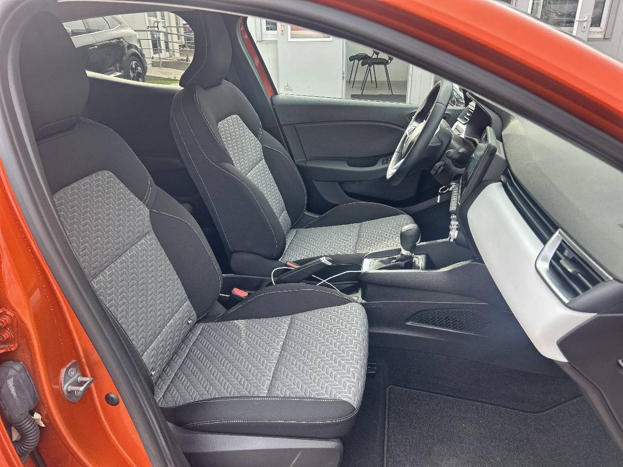Vente en ligne Renault Clio 5 Clio E-Tech hybride 145 au prix de 17 490 €