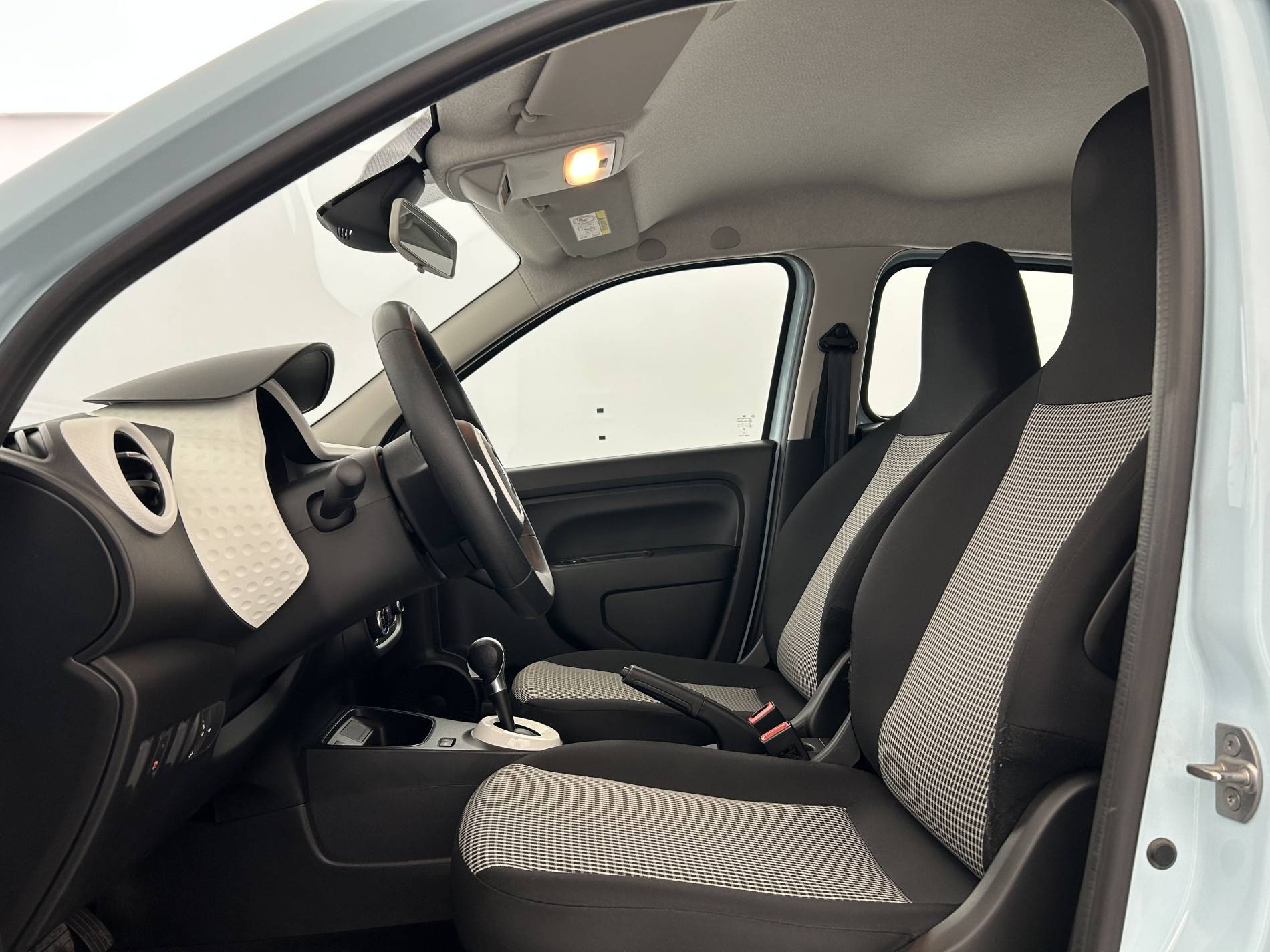 Vente en ligne Renault Twingo Electrique Twingo III E-Tech au prix de 11 790 €