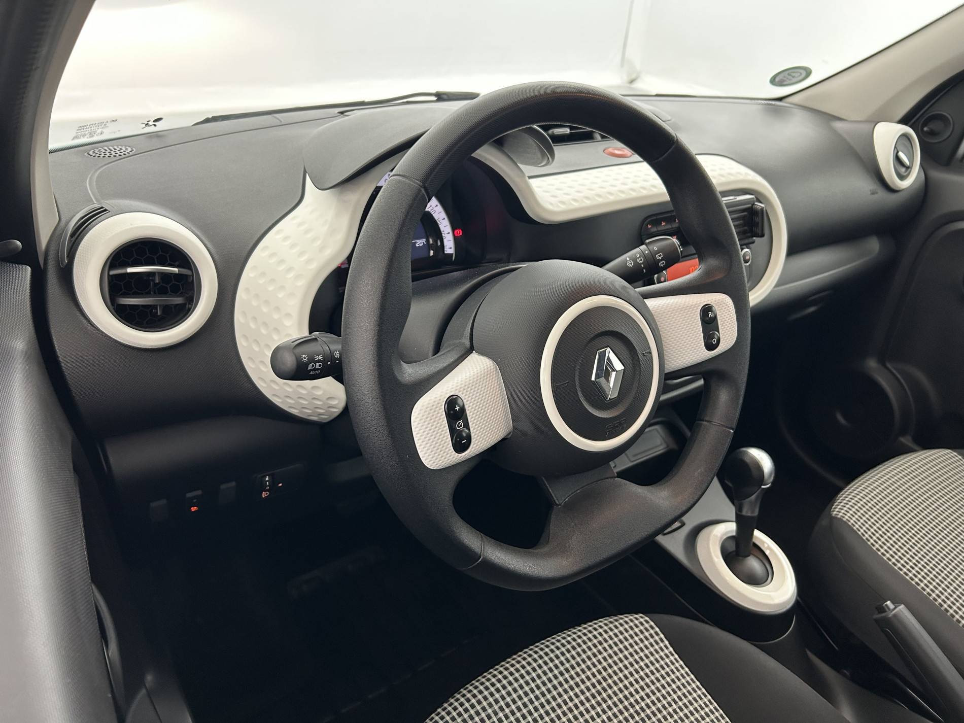 Vente en ligne Renault Twingo Electrique Twingo III E-Tech au prix de 11 790 €