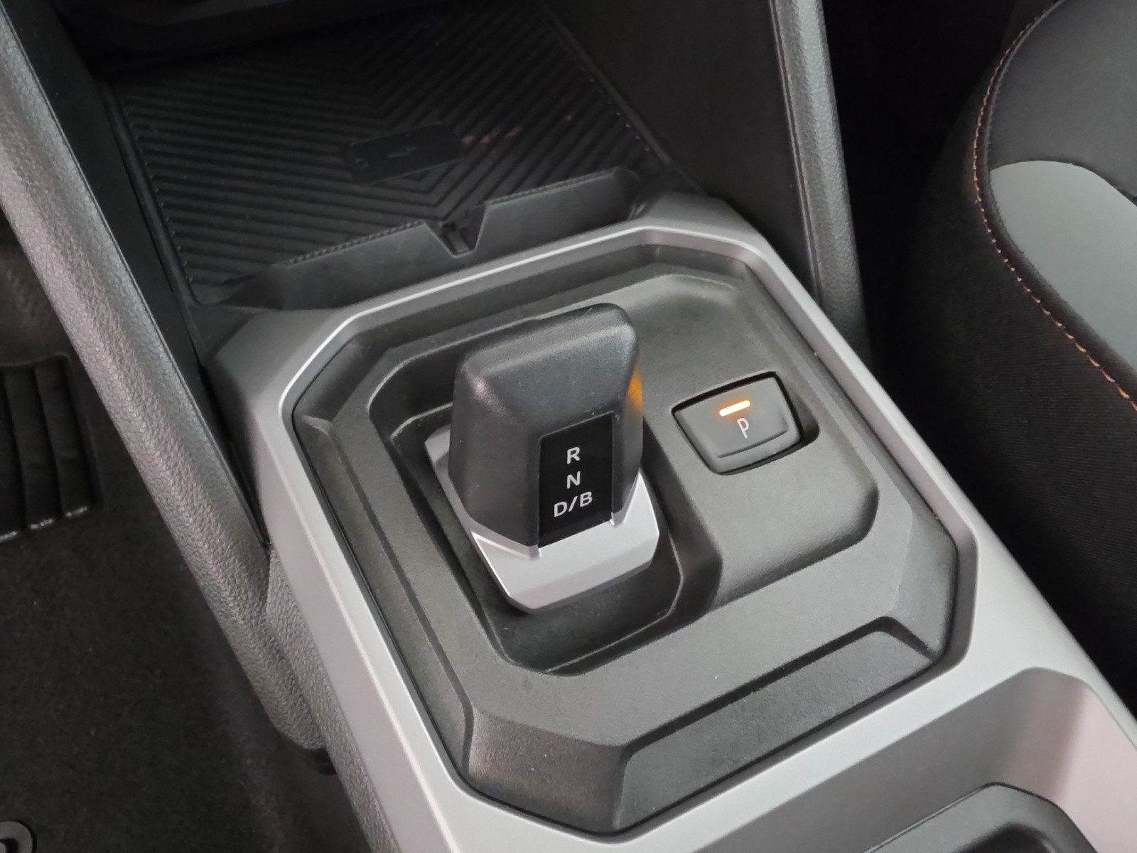 Vente en ligne Dacia Duster  Hybrid 140 au prix de 25 980 €