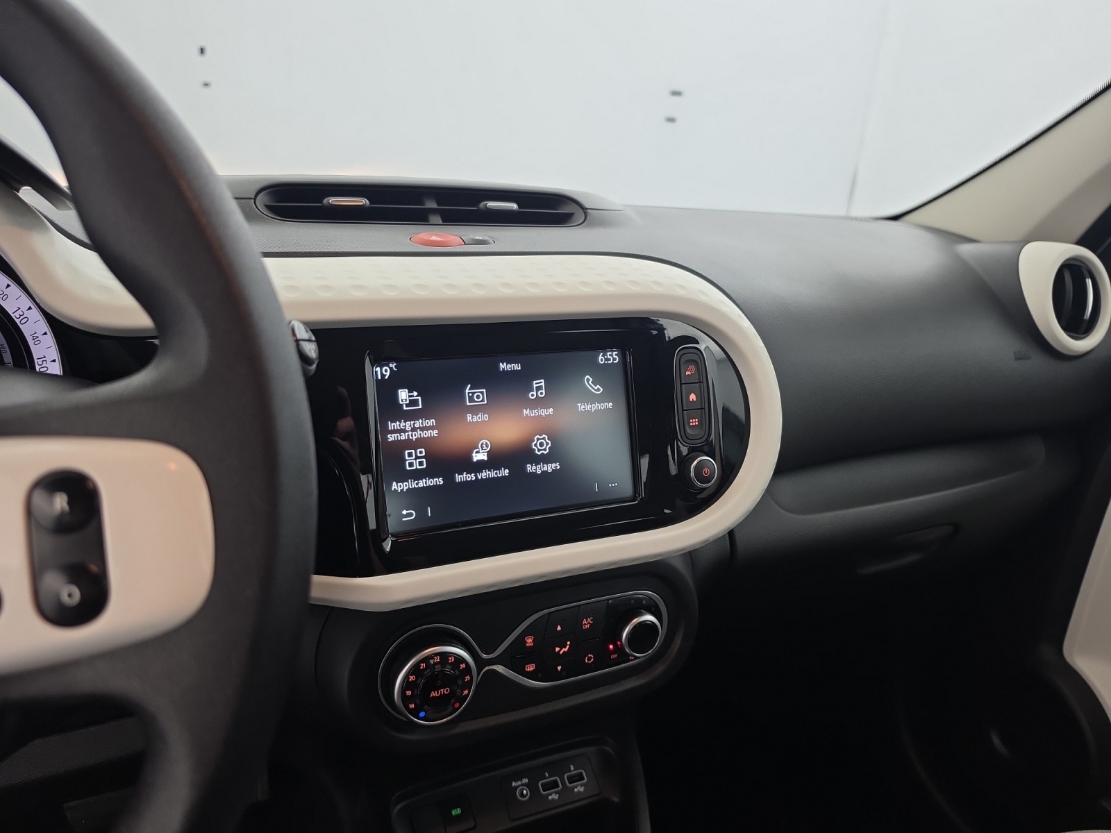 Vente en ligne Renault Twingo Electrique Twingo III E-Tech au prix de 13 990 €