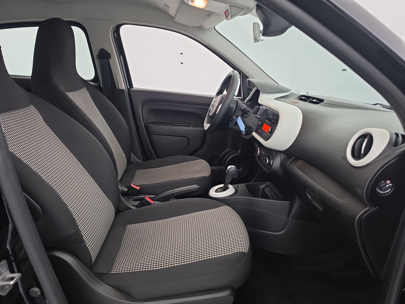 Vente en ligne Renault Twingo Electrique Twingo III E-Tech au prix de 13 490 €
