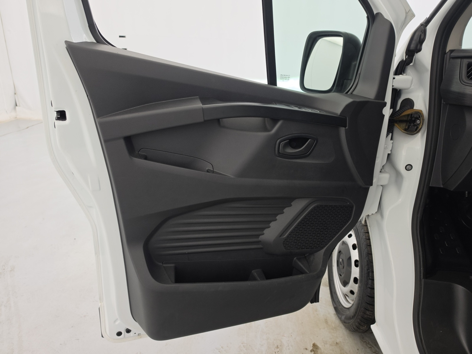 Vente en ligne Renault Trafic 3 Fourgon TRAFIC FGN L1H1 3000 KG BLUE DCI 130 au prix de 23 900 €