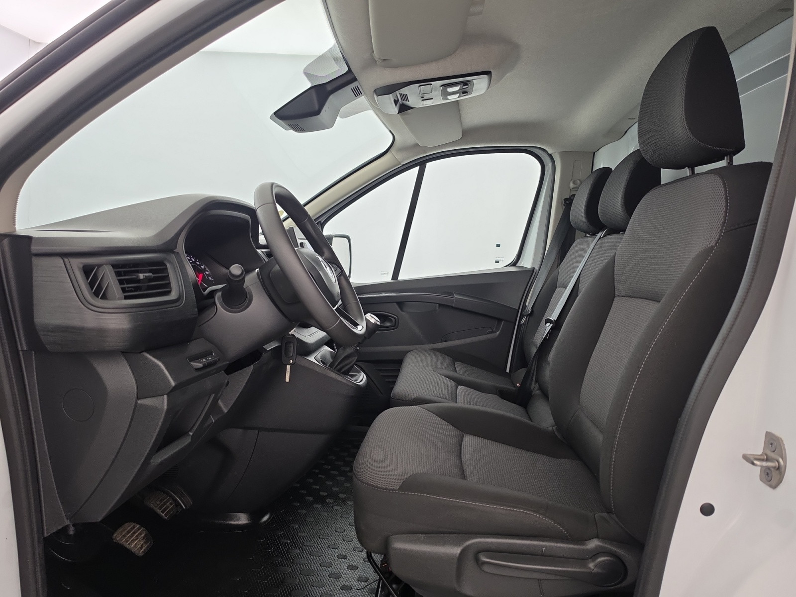 Vente en ligne Renault Trafic 3 Fourgon TRAFIC FGN L1H1 3000 KG BLUE DCI 130 au prix de 23 900 €