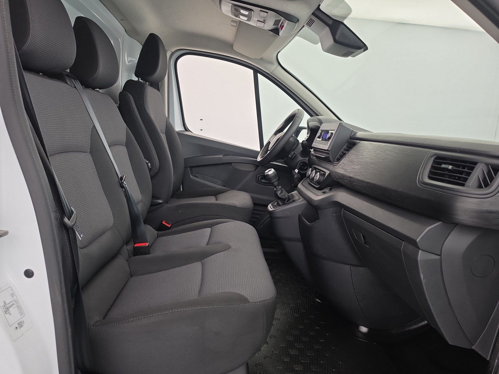 Vente en ligne Renault Trafic 3 Fourgon TRAFIC FGN L1H1 3000 KG BLUE DCI 130 au prix de 23 900 €