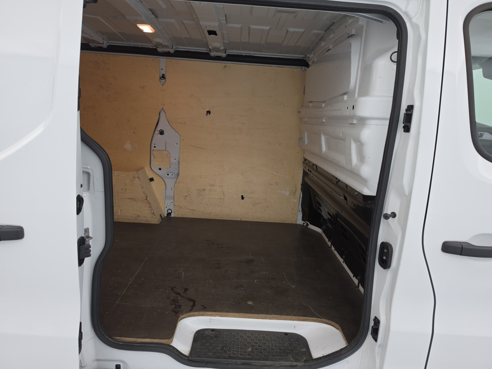 Vente en ligne Renault Trafic 3 Fourgon TRAFIC FGN L1H1 3000 KG BLUE DCI 130 au prix de 23 900 €