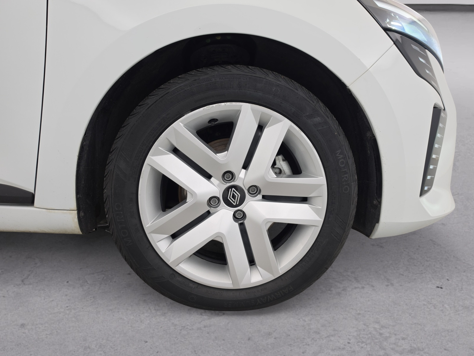 Vente en ligne Renault Clio 5 Clio E-Tech full hybrid 145 ch GSR2 au prix de 14 990 €