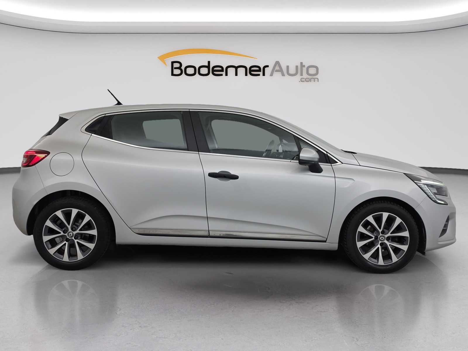Vente en ligne Renault Clio 5 Clio TCe 90 - 21 au prix de 14 990 €