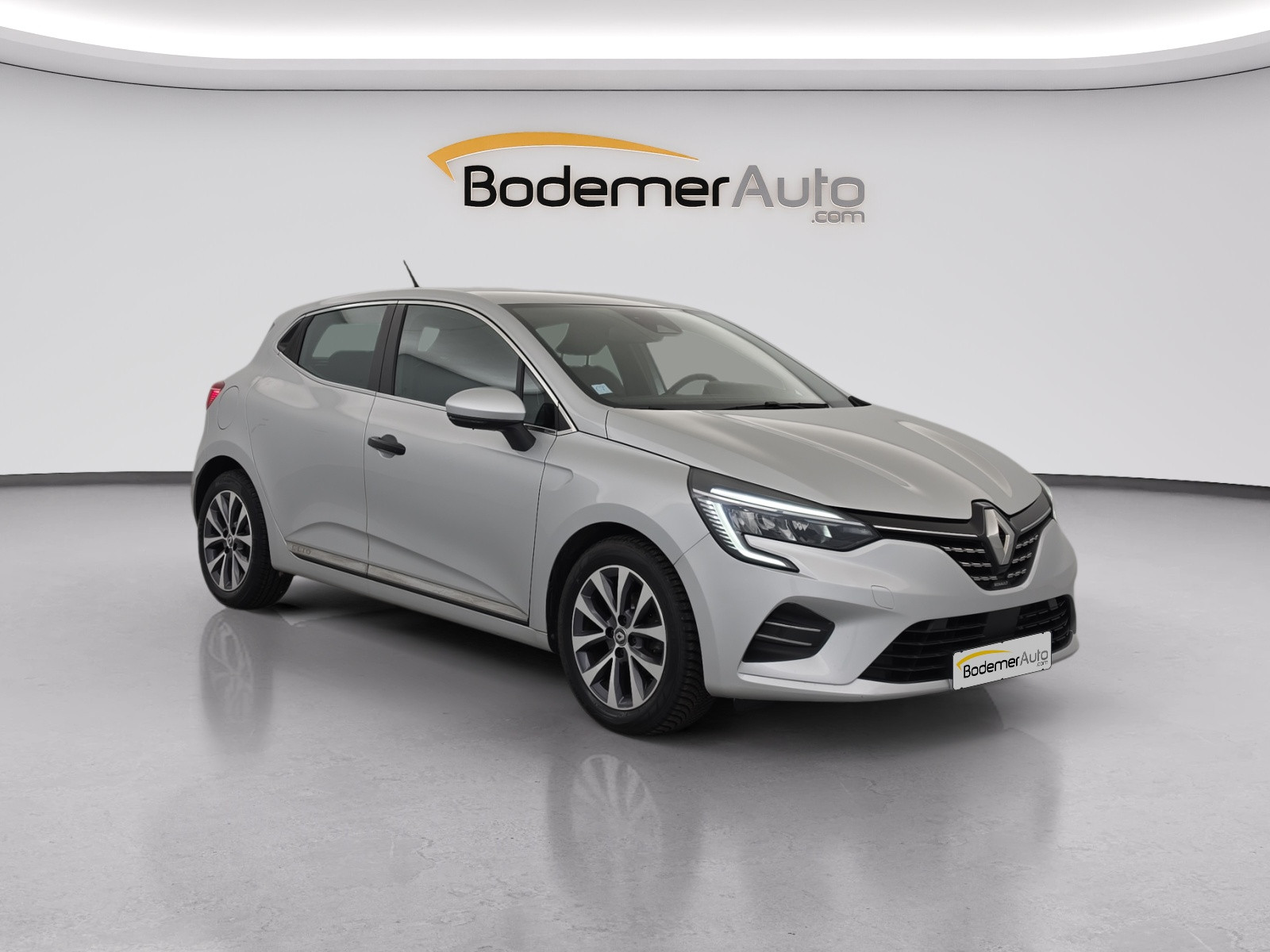 Vente en ligne Renault Clio 5 Clio TCe 90 - 21 au prix de 14 990 €